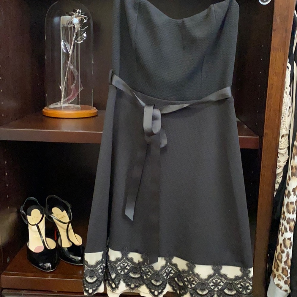Strapless little black dress with lace detail